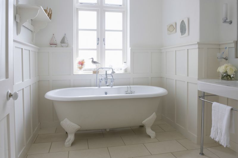 Elegant Vintage Bathtub